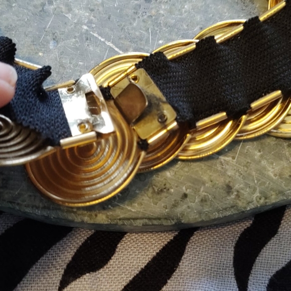 Vintage Brass Medallion Stretchy Statement Belt 25"-35" - Picture 6 of 8